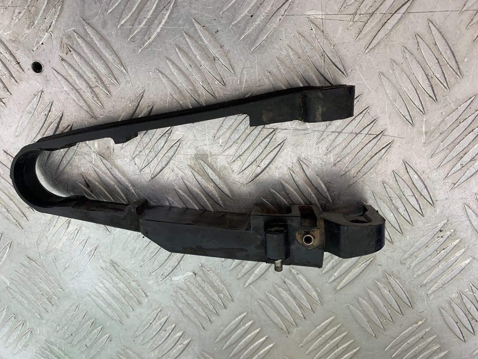 KTM 125 DUKE CHAIN GUIDE  YEAR 2018-2023 (CMB1185)