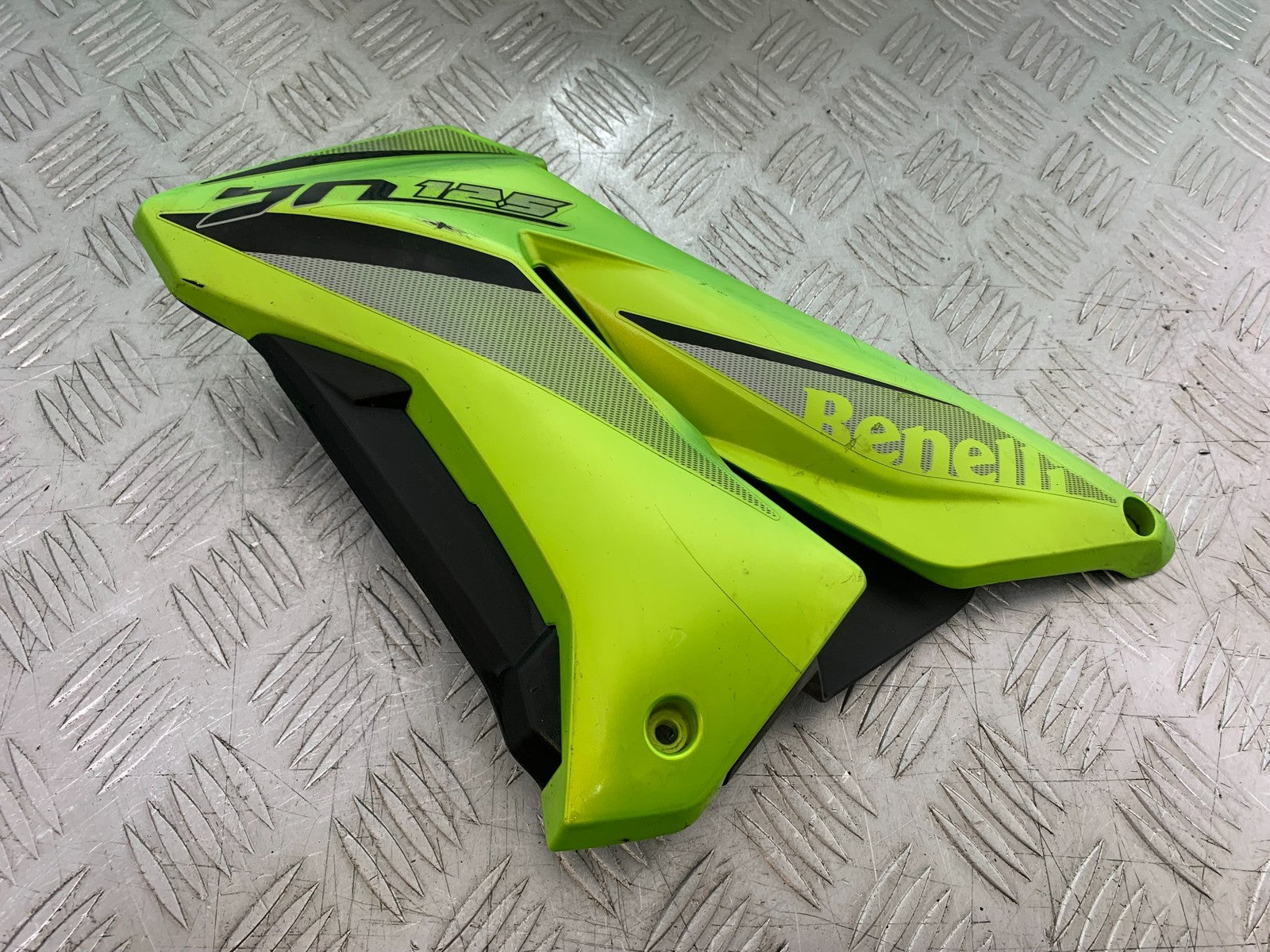 BENELLI BN125 BN 125 LEFT SIDE FAIRING PANEL   YEAR 2018-2021 (CMB1245)
