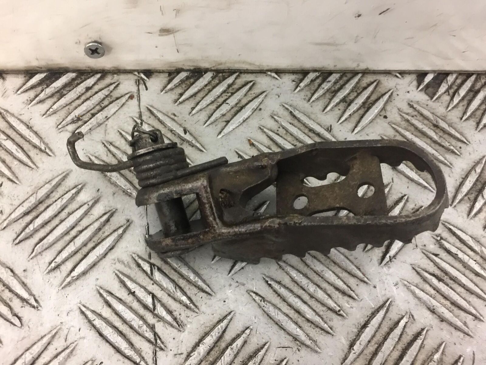 SUZUKI DRZ400 DRZ 400 FRONT RIGHT PEG  YEAR 2003 (STOCK 372)