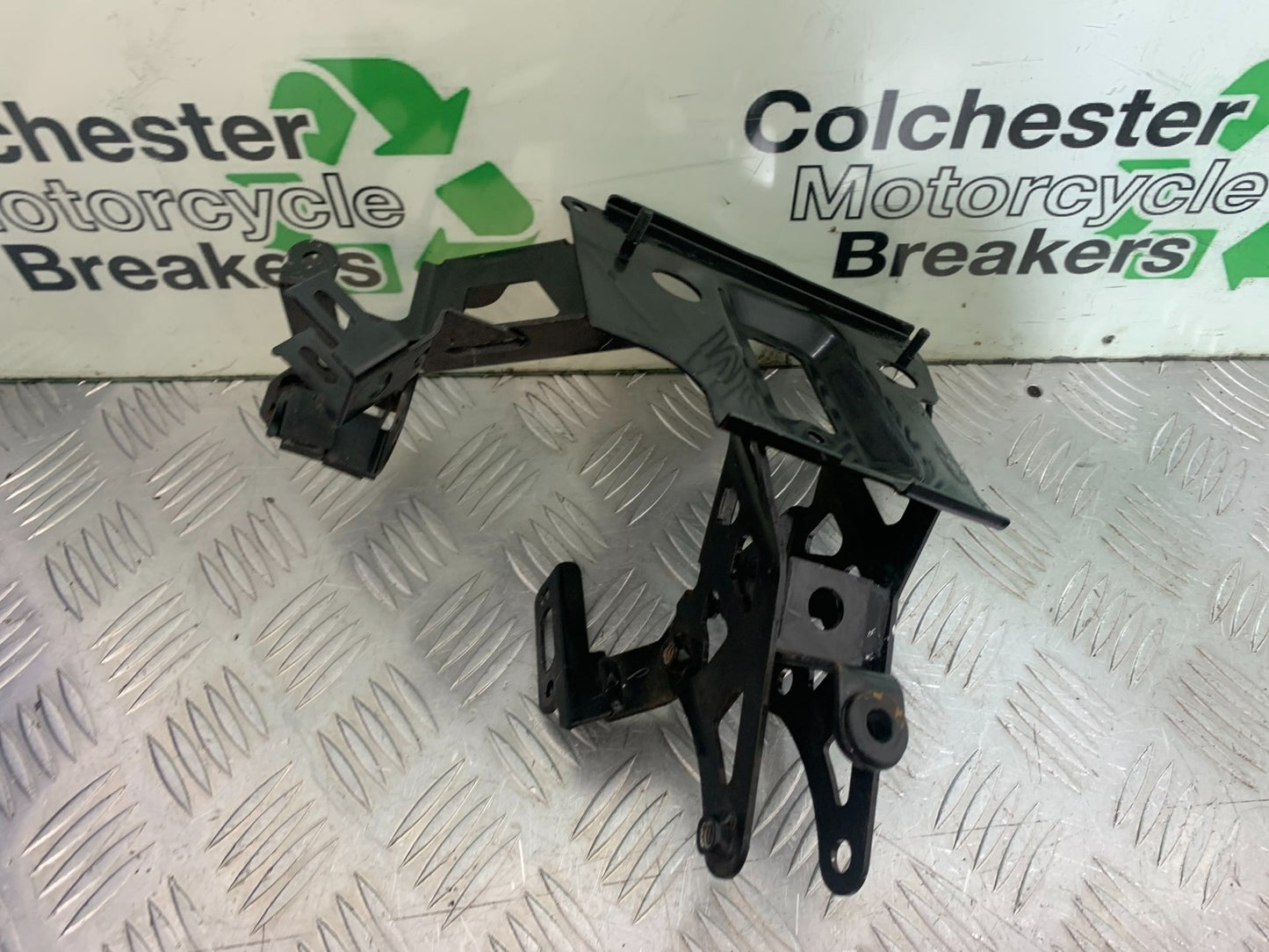 YAMAHA XMAX 300 FAIRING BRACKET   YEAR 2017-2020 (CMB1218)