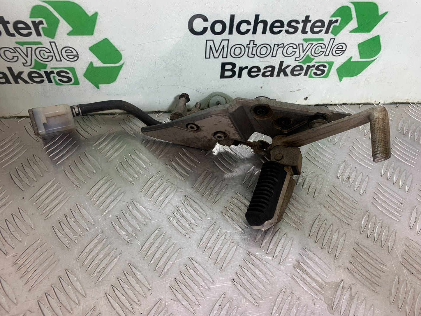 SUZUKI GSF1200  GSF 1200 BANDIT FRONT RIGHT HANGER  YEAR 1997-2000 (CMB1149)