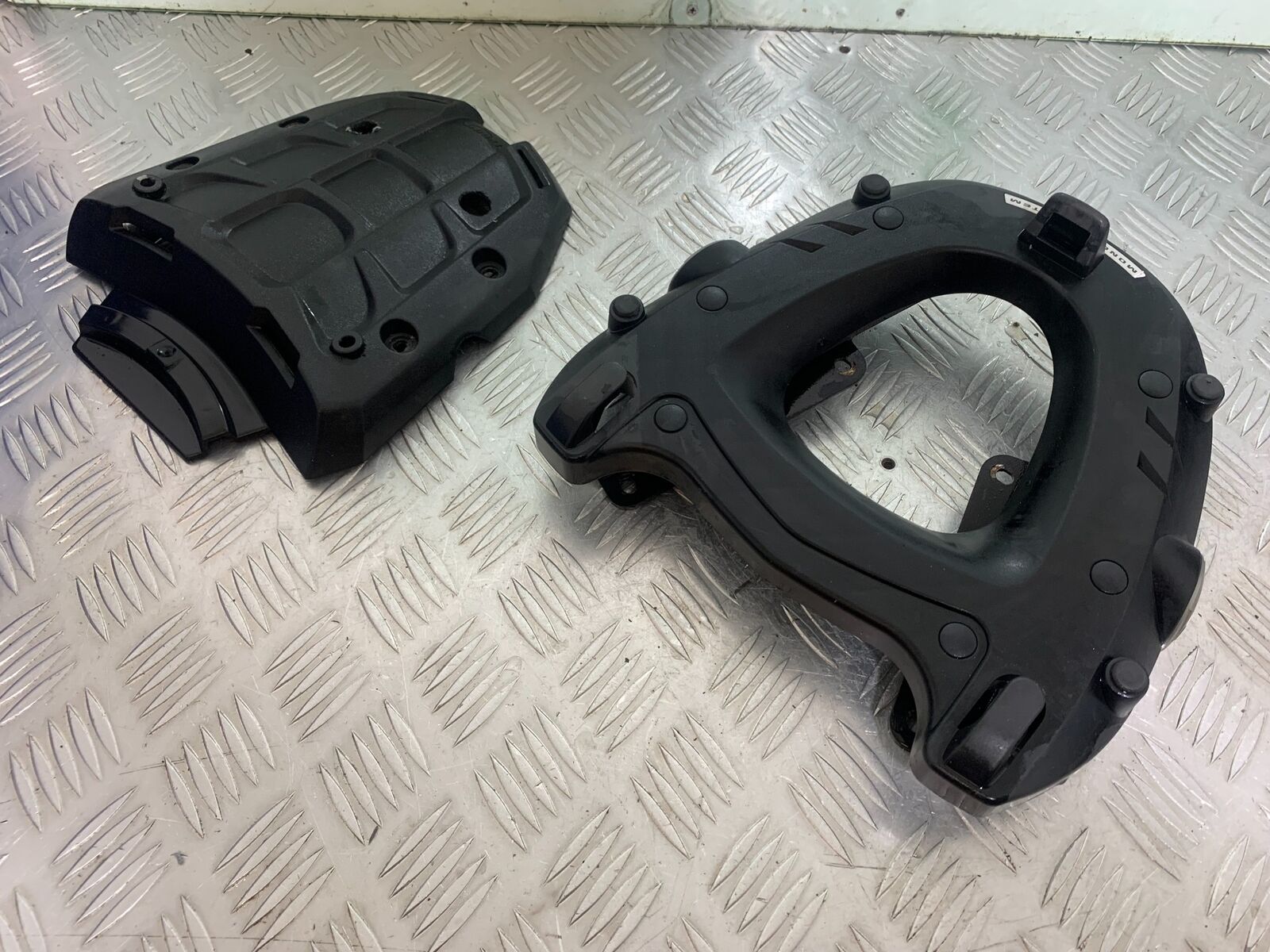 TRIUMPH TIGER 800 GIVI RACK AND COVER  YEAR 2011-2014 (CMB1113)