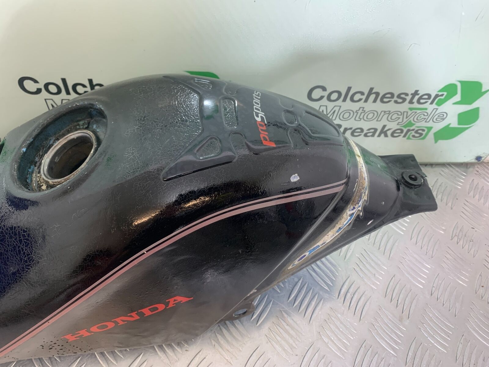 HONDA CBR125 CBR 125 PETROL TANK YEAR 2004-06  (CMB1040)