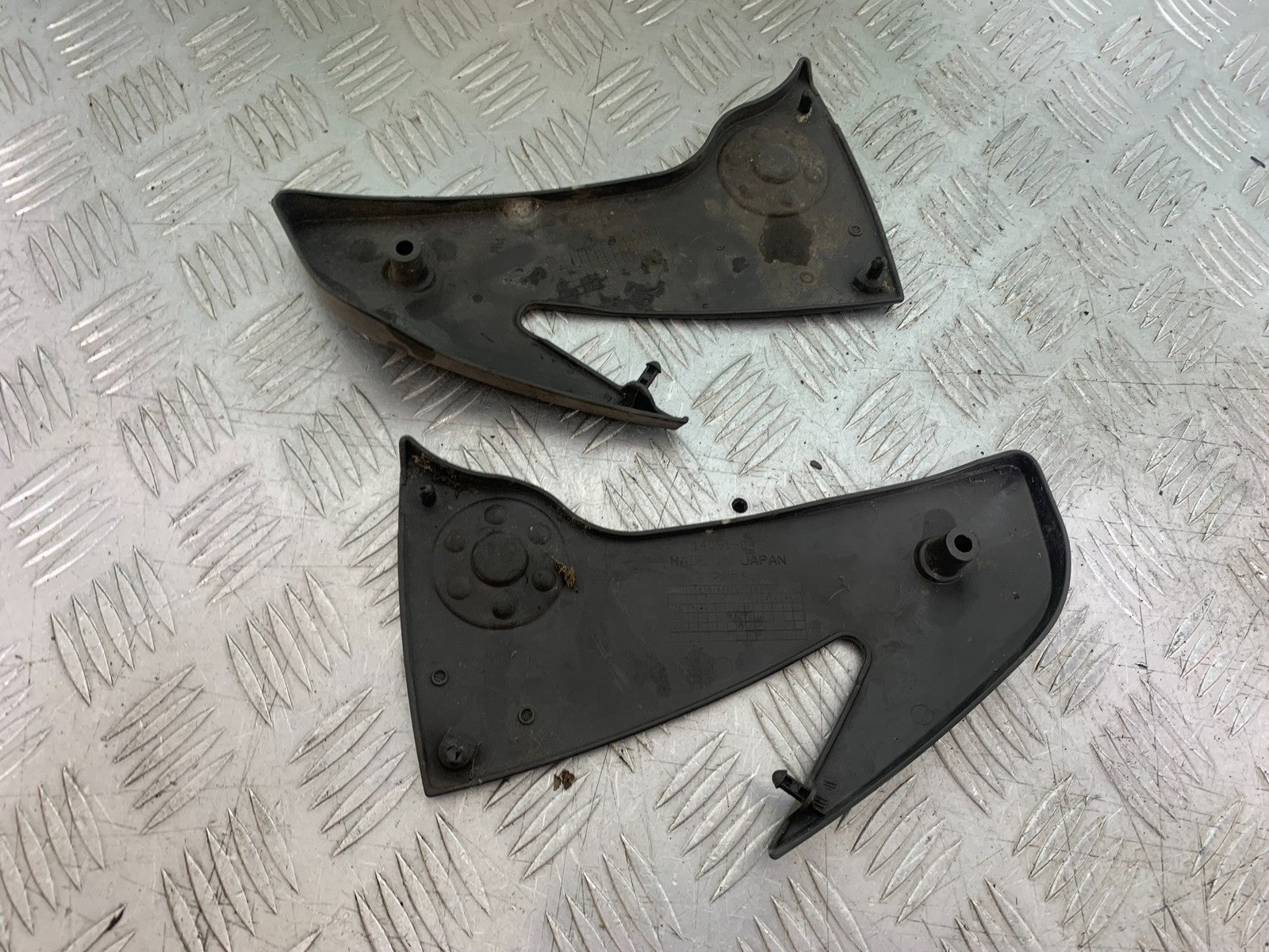 KAWASAKI ER6 F ER6F LEFT & RIGHT FRAME COVERS  YEAR 2005-2008 (CMB1277)