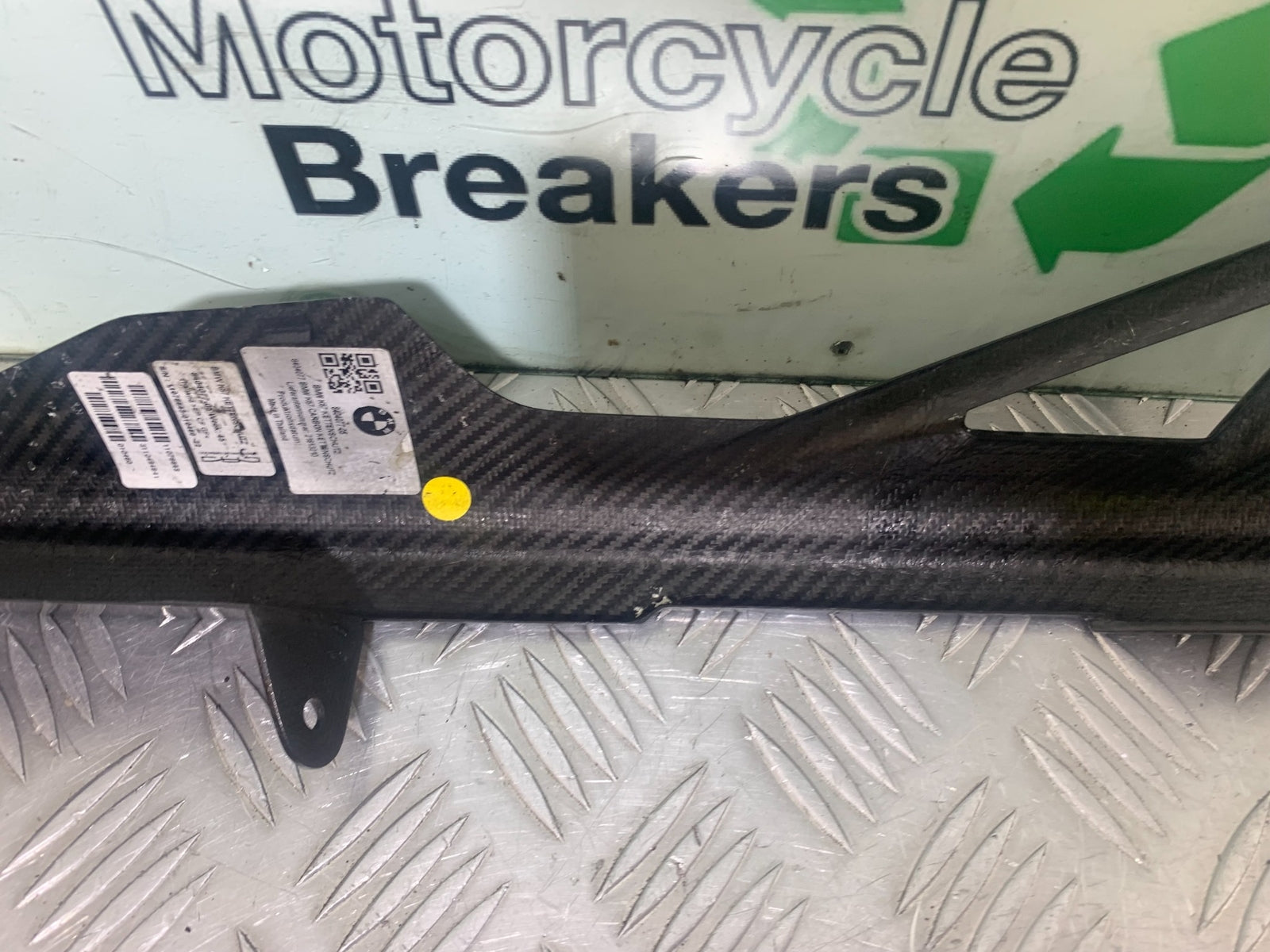 BMW M1000 R CARBON CHAIN GUARD  YEAR 2023-2024 (CMB1140)
