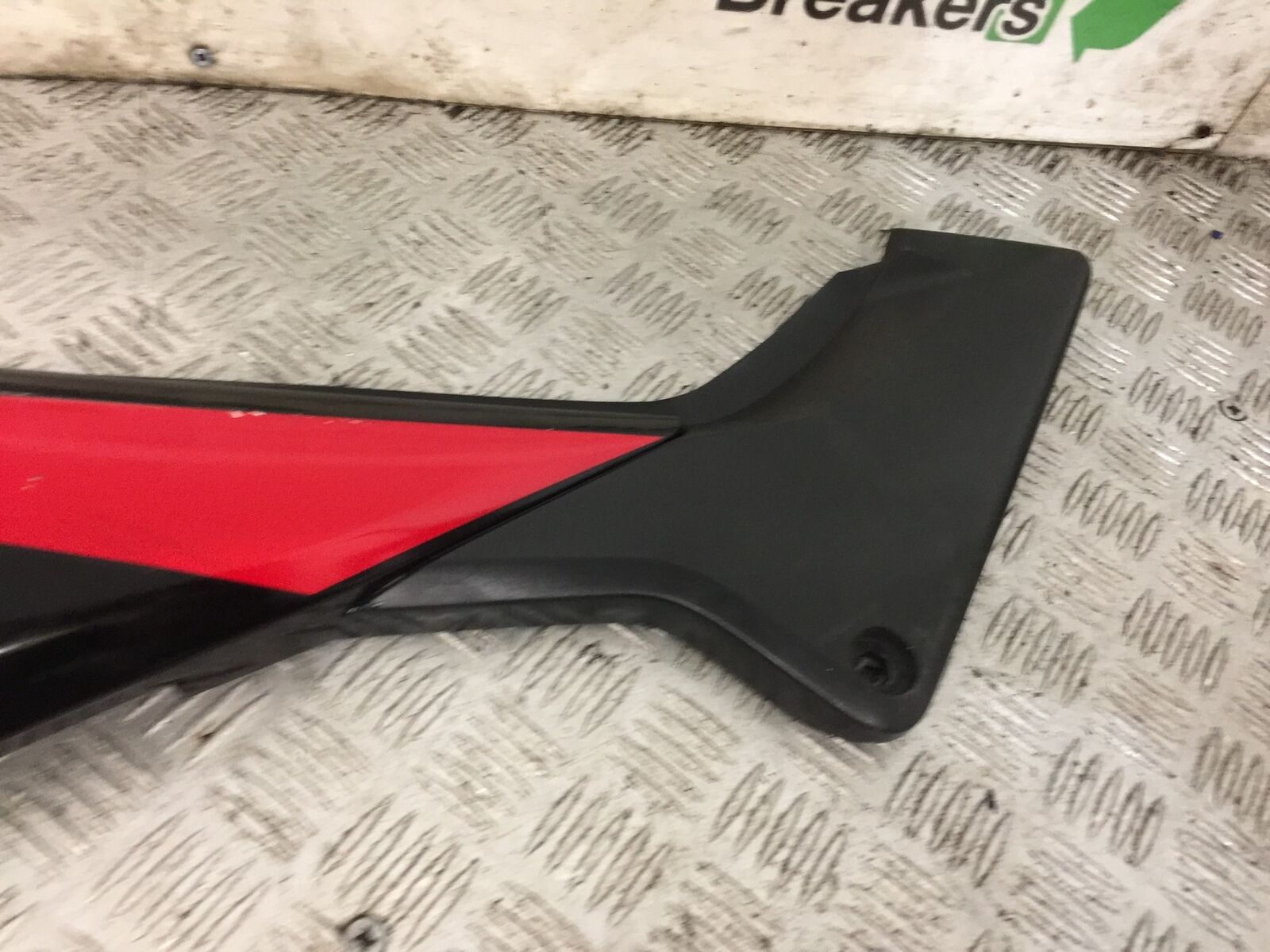 HONDA CBR125 CBR 125 RIGHT SEAT PANEL  YEAR 2007-10 (STOCK 884)