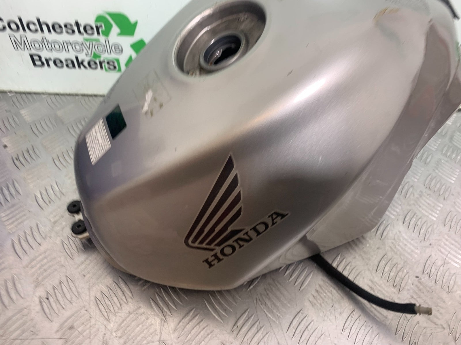 HONDA VFR800 PRE V-TEC PETROL TANK   YEAR 1998-2001 (CMB1233)