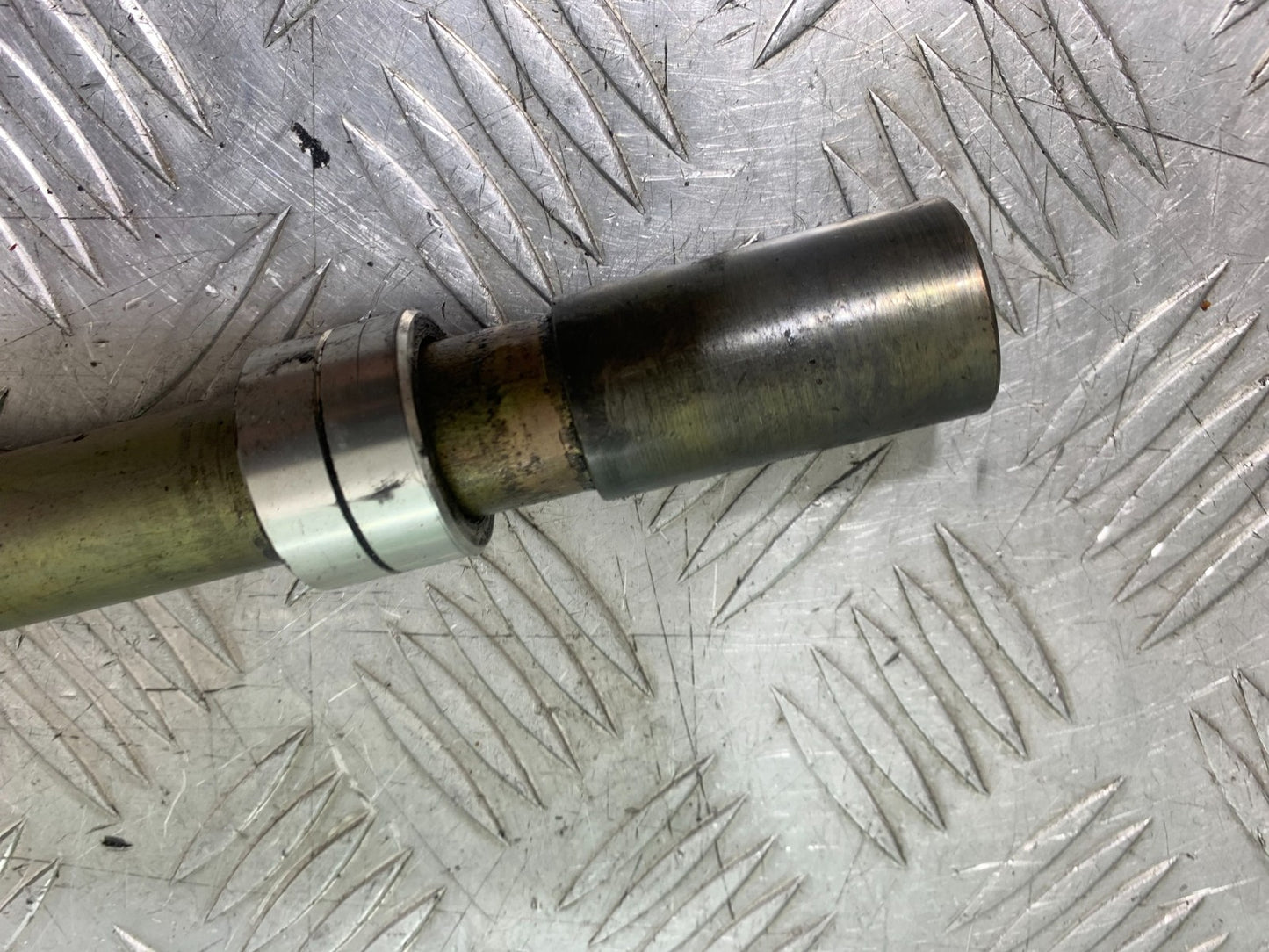 TRIUMPH 1050 SPRINT ST FRONT WHEEL SPINDLE 2004-2007 (CMB1197)
