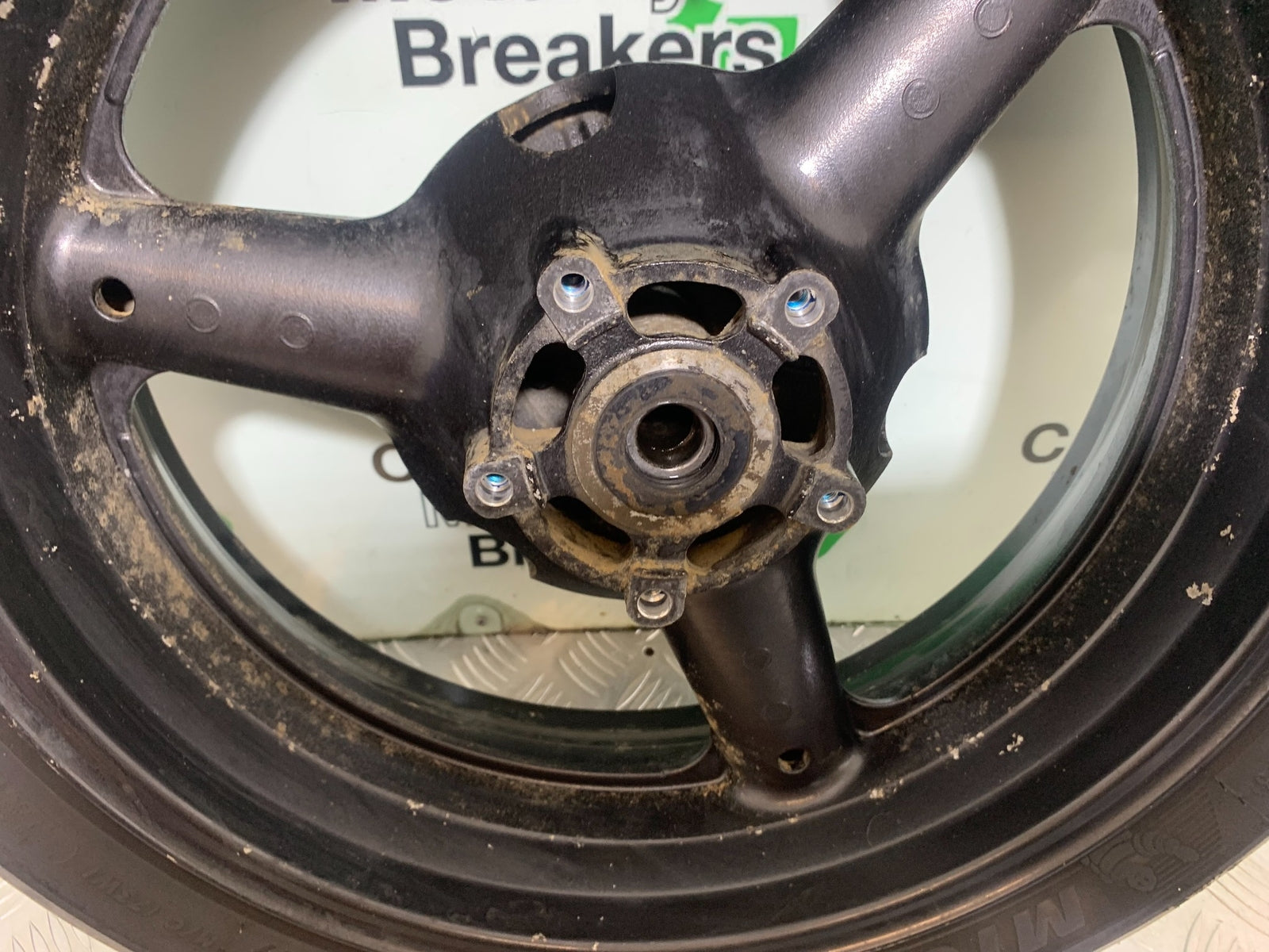 SUZUKI GSF1200  GSF 1200 BANDIT REAR WHEEL  YEAR 1997-2000 (CMB1149)