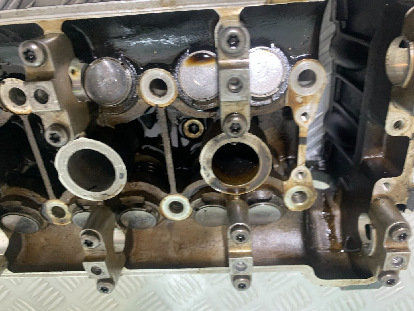 TRIUMPH 955i SPRINT ST CYLINDER HEAD  YEAR 1999-2004 (STOCK 735)
