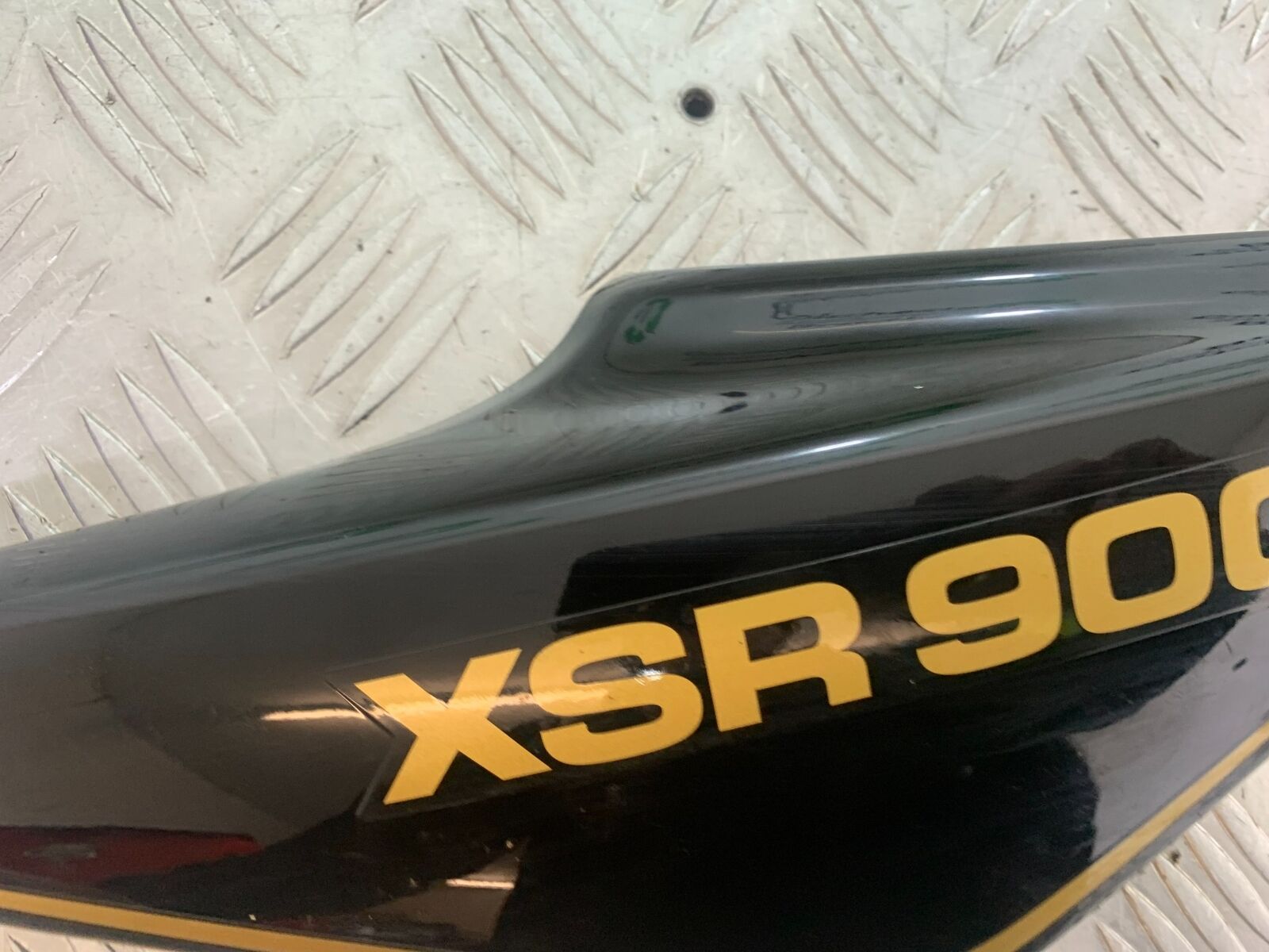YAMAHA XSR900 XSR 900 RIGHT SIDE PANEL  YEAR 2021-2022 (CMB1073)