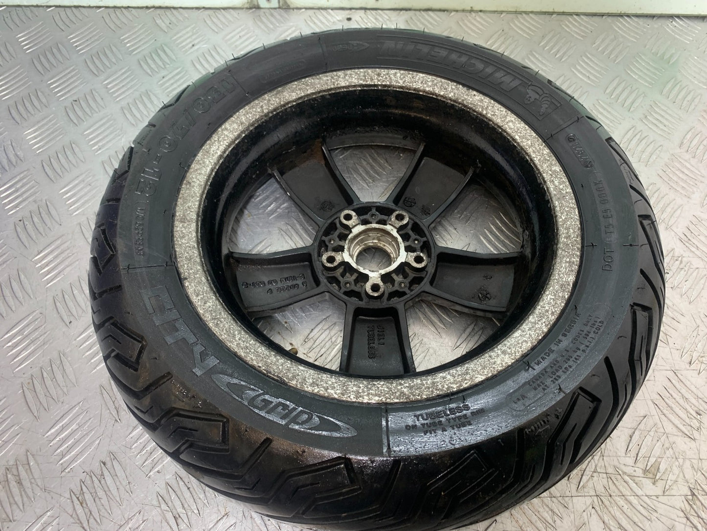 PIAGGIO VESPA GTS 125 REAR WHEEL   YEAR 2009-2014  (CMB1261)
