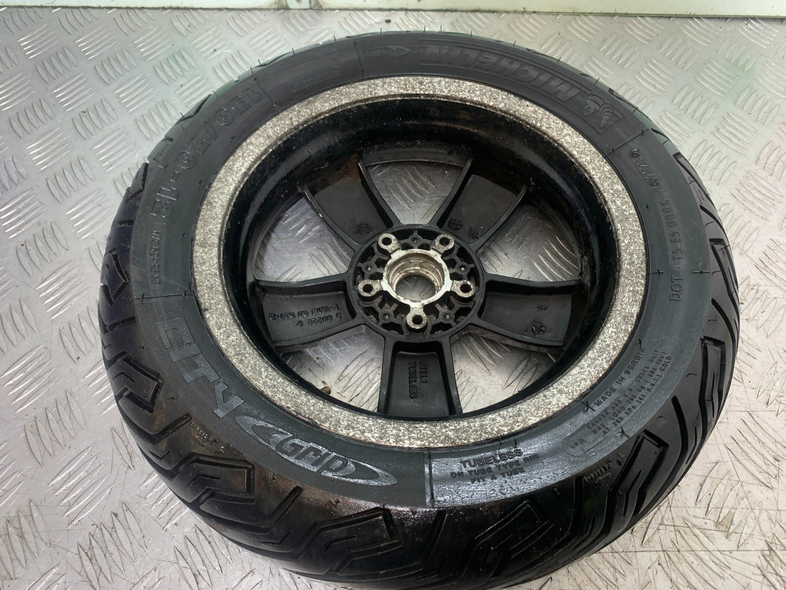 PIAGGIO VESPA GTS 125 REAR WHEEL   YEAR 2009-2014  (CMB1261)