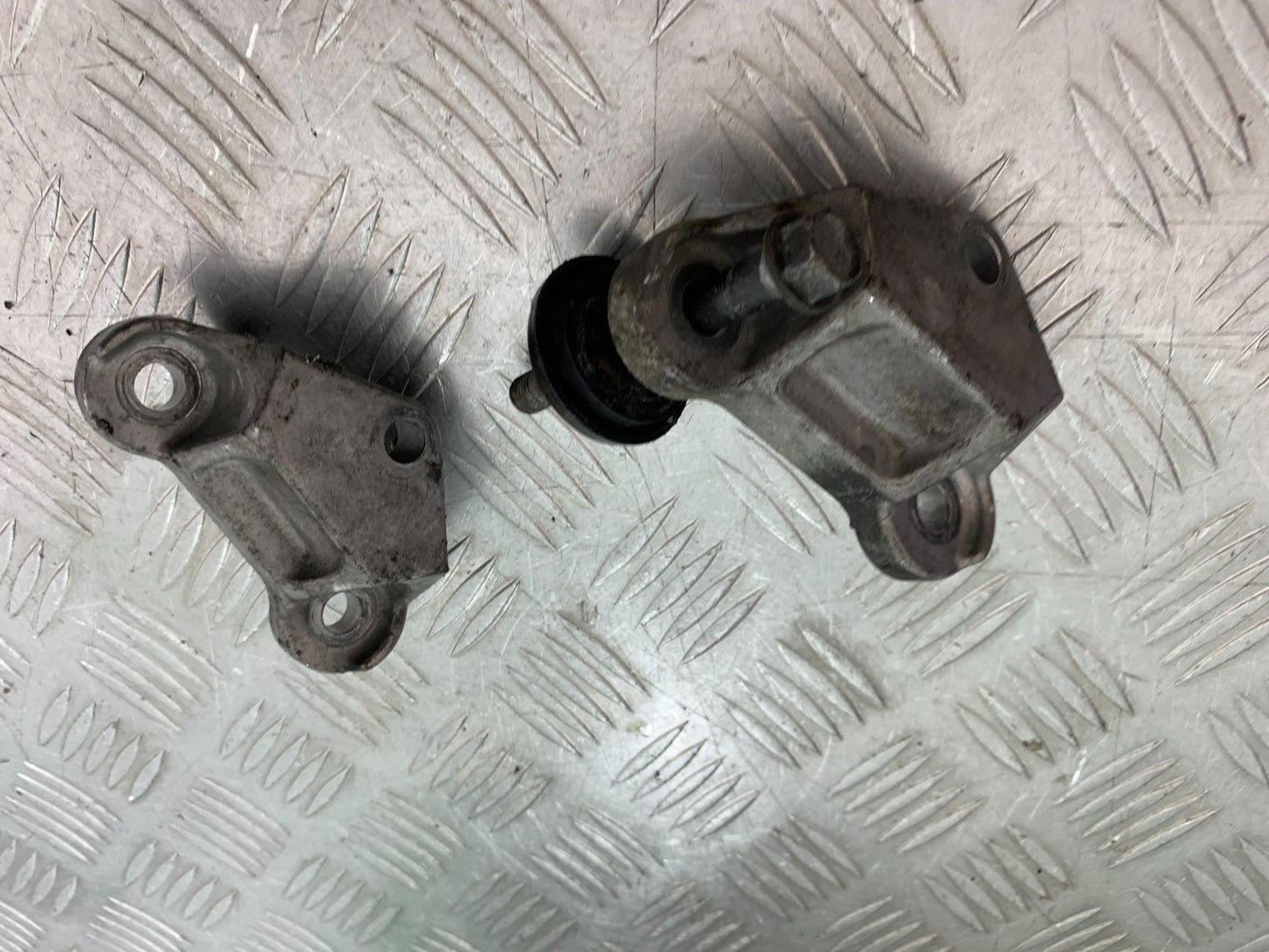 KAWASAKI ZZR1100 D ENGINE BRACKETS  YEAR 1993-2001 (CMB1189)