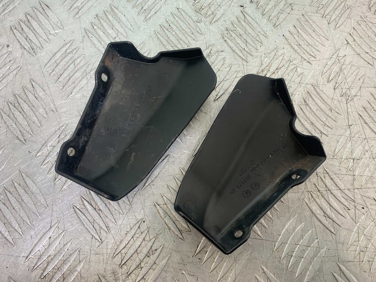 PIAGGIO MP3 250 ie LEFT AND RIGHT INFILLS   YEAR 2007 (CMB1307)