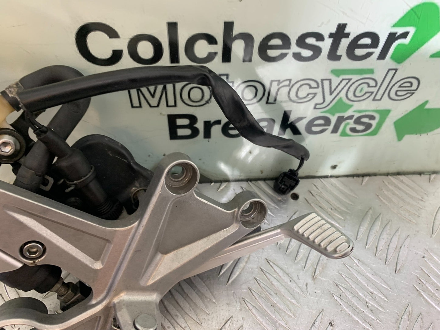 HONDA CBR1000 rr FIREBLADE FRONT RIGHT HANGER & PEDAL  2008-2011 (CMB1253)
