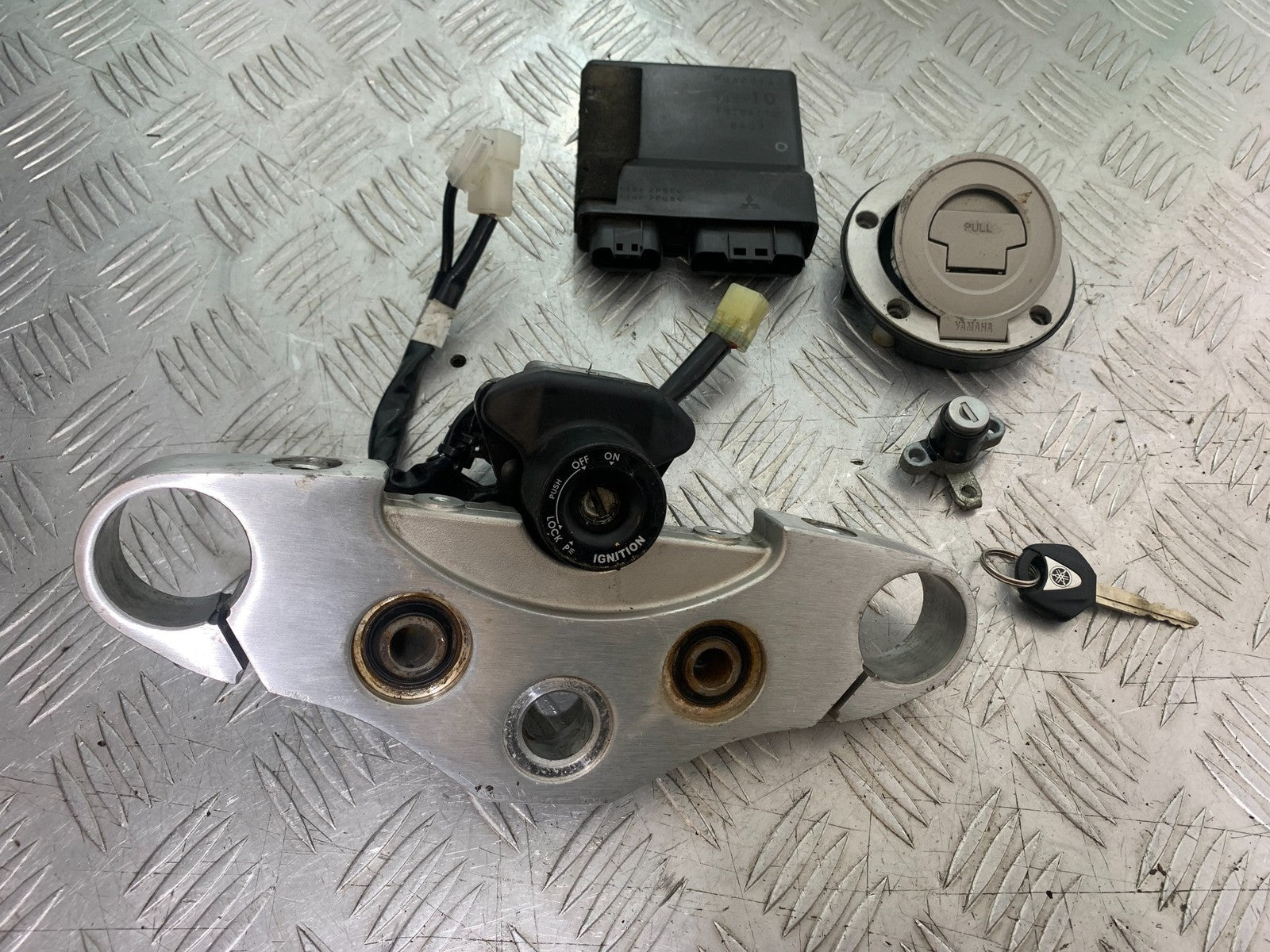 YAMAHA XVS 1300 MIDNIGHT STAR ECU LOCKS KEY  YEAR 2007-16 (CMB1200)