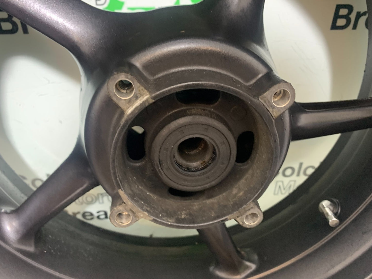 TRIUMPH 675 STREET TRIPLE R REAR WHEEL  YEAR 2013 - 2016 (CMB1221)