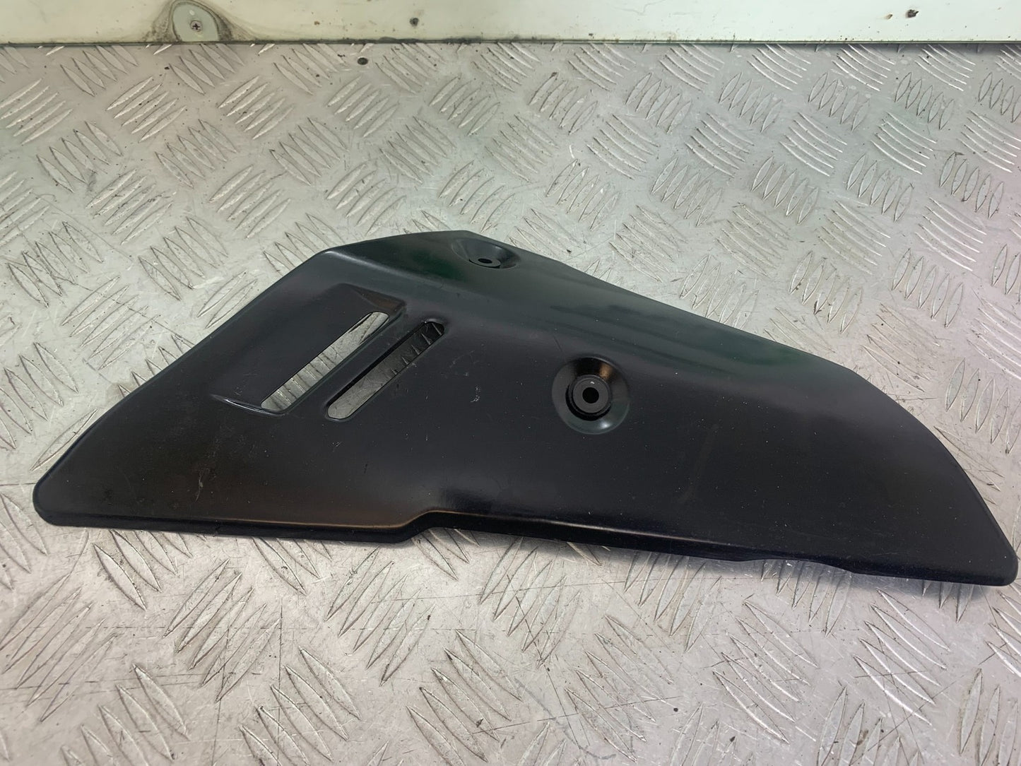 SUZUKI GSR600 GSR 600 EXHAUST SHIELD  2006-2010 (CMB1177)