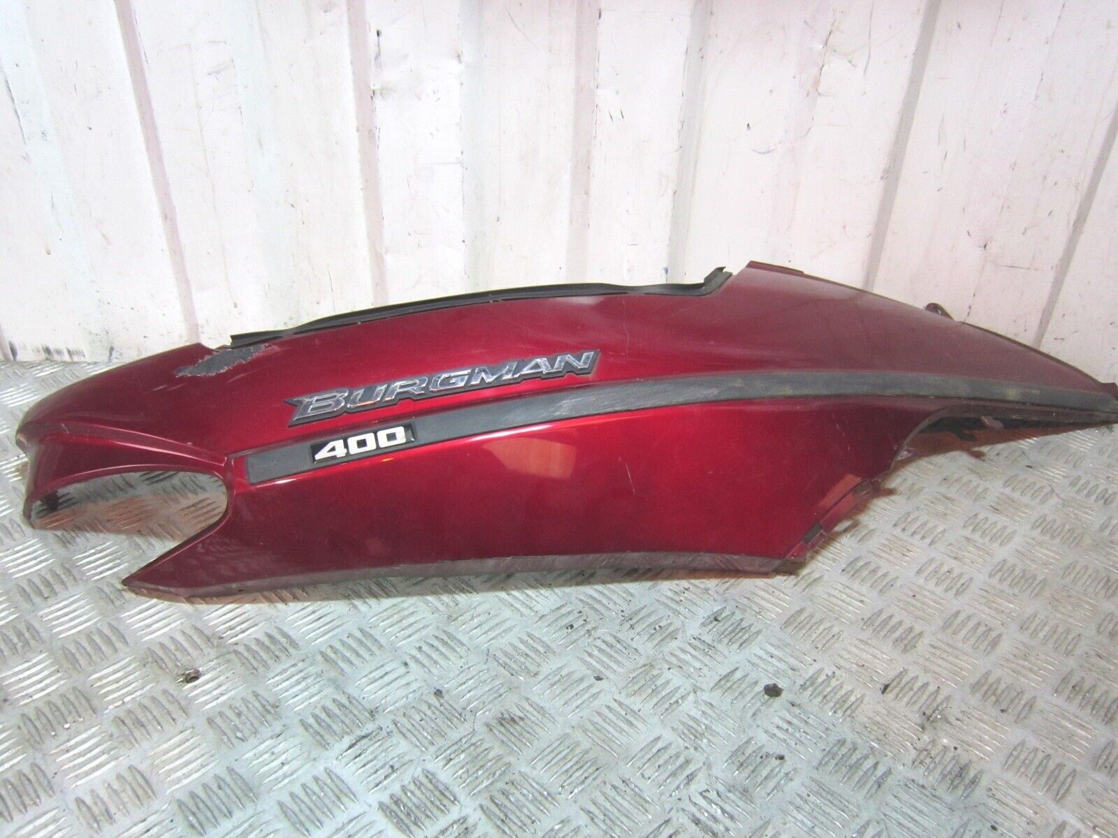 SUZUKI AN400 AN 400 BURGMAN RIGHT SEAT PANEL  YEAR 2000
