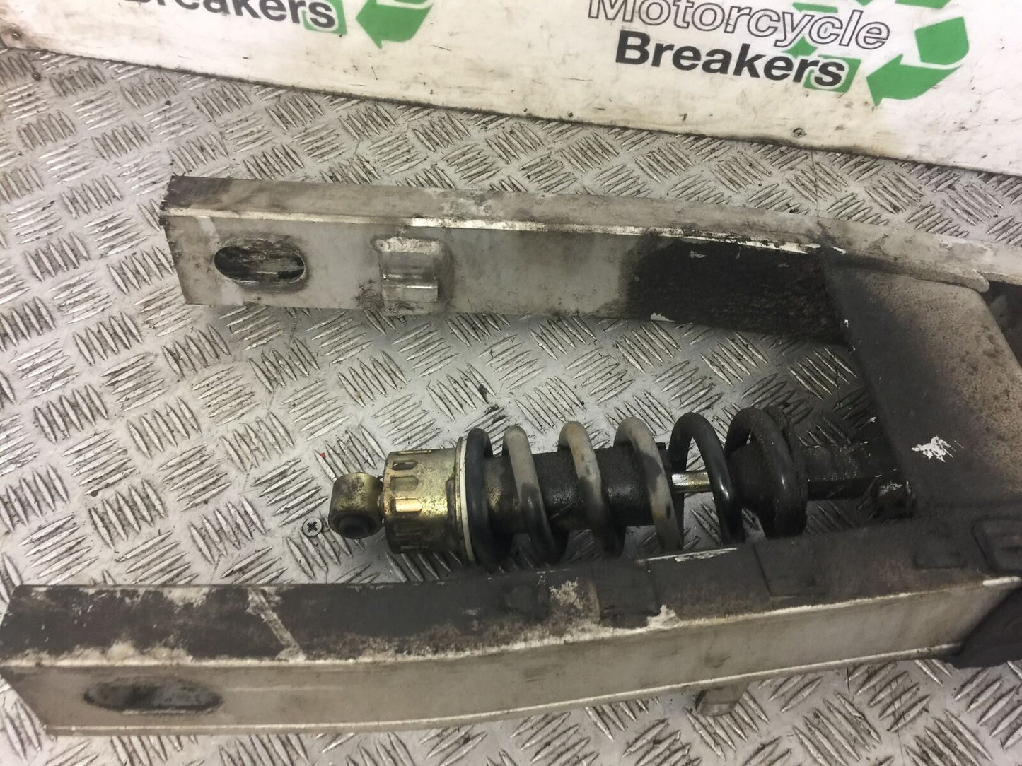 YAMAHA FZ6 REAR SHOCK AND SWINGARM  YEAR 2005  (STOCK 589)