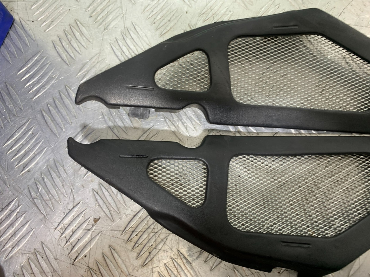 APRILIA RSV1000 RSV 1000 MILLE LEFT AND RIGHT SIDE INFILLS  1998- 2003 (CMB1184)