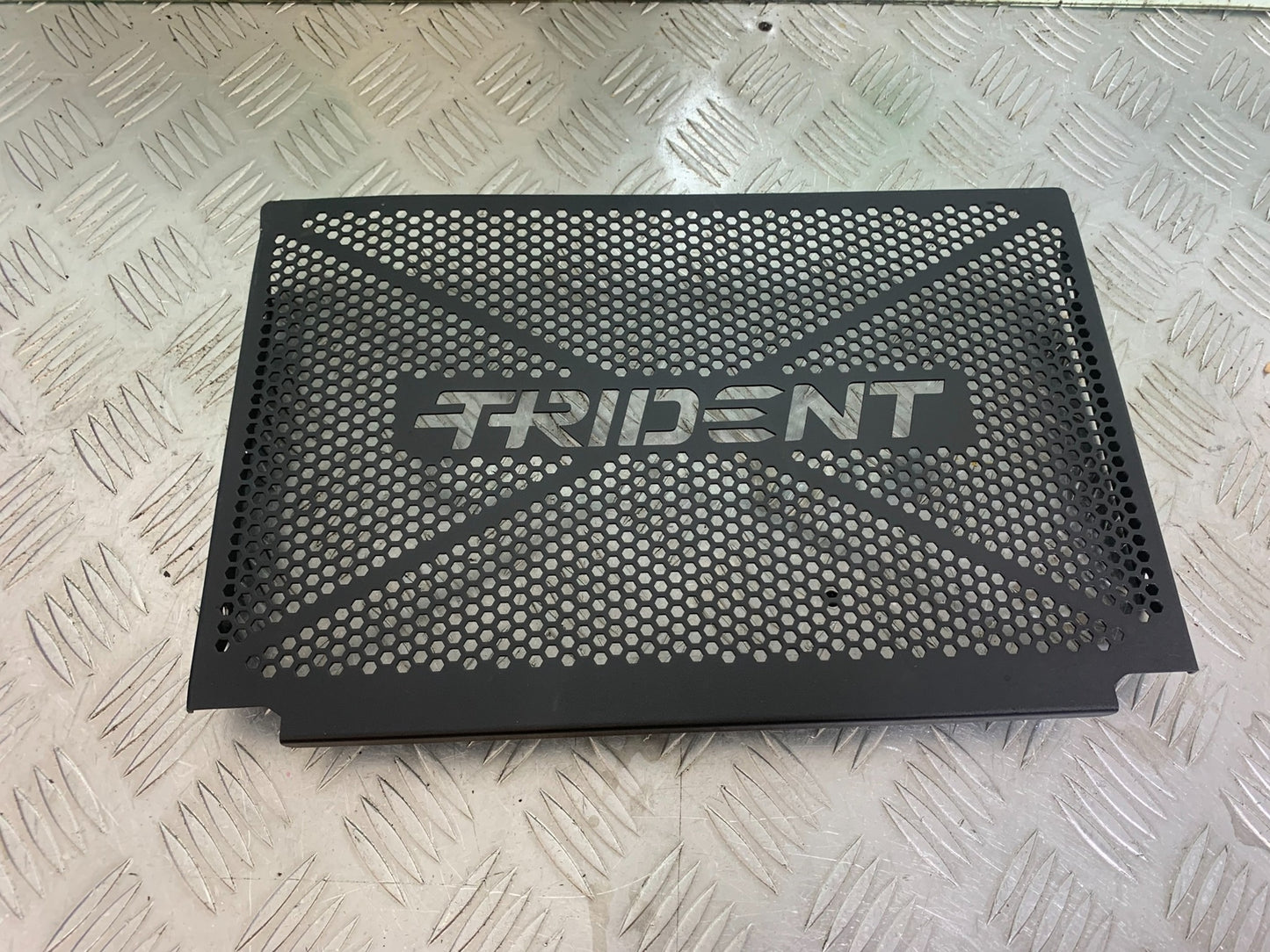TRIUMPH TRIDENT 660 RADIATOR GRILL  YEAR 2021-2024 (CMB1148)