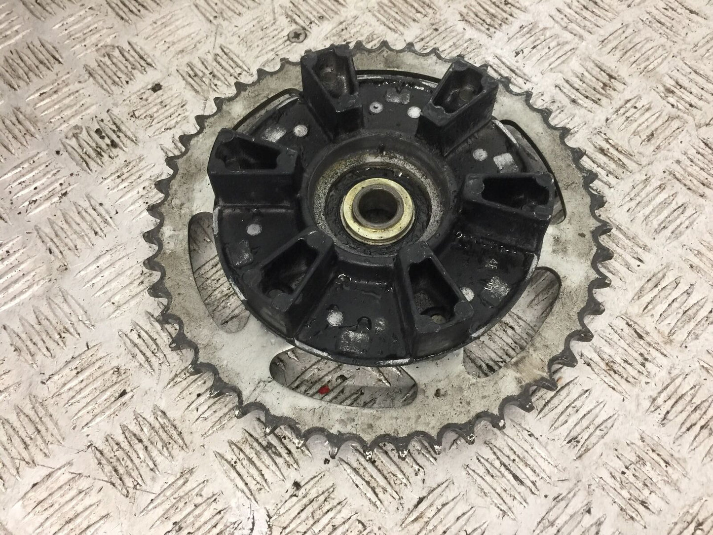 YAMAHA FZS600 FAZER 600 SPROCKET CARRIER  YEAR 2002-03  (STOCK 790)