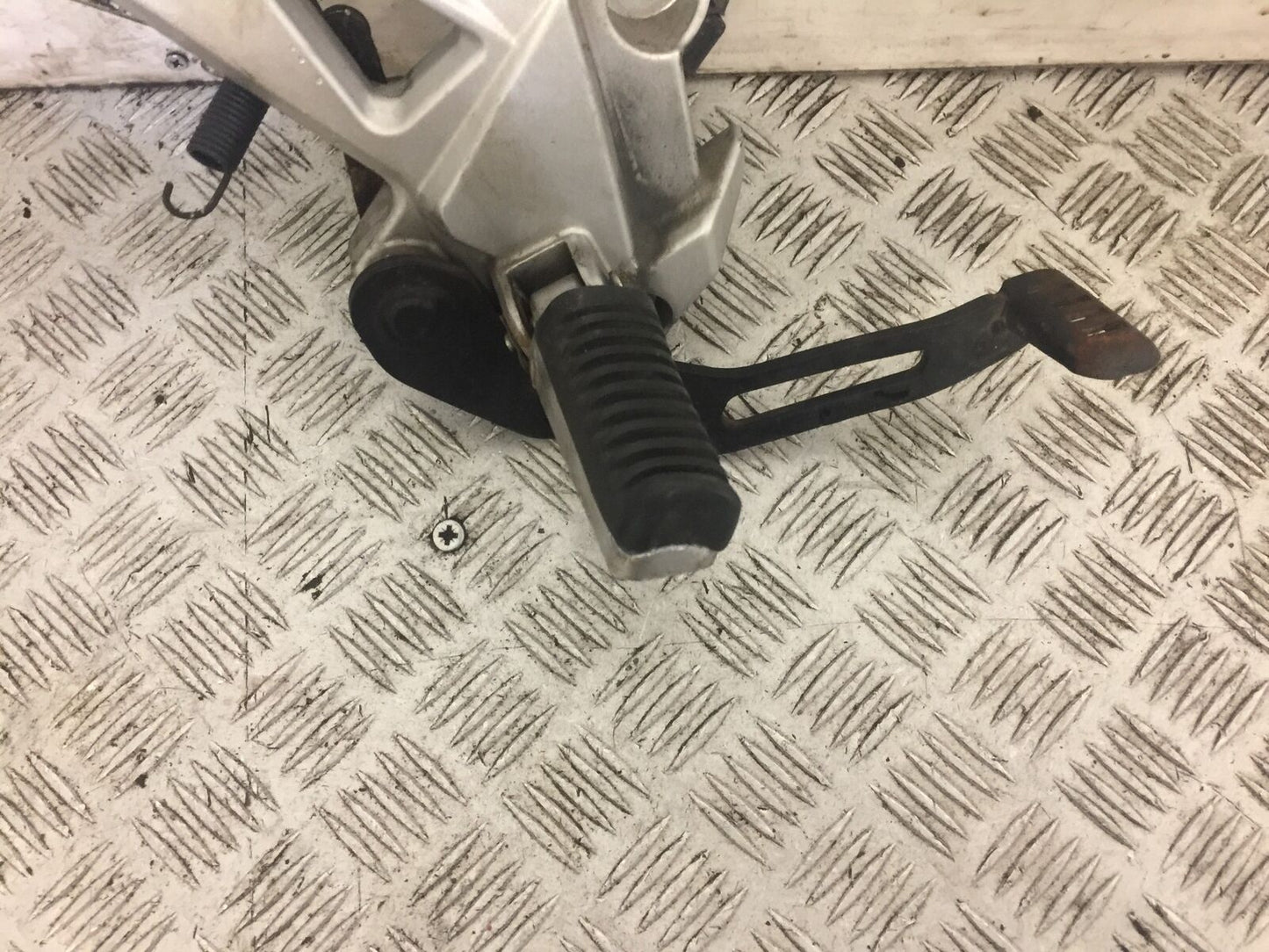 KYMCO CK1 125 FRONT FRONT RIGHT HANGER   YEAR 2015 (STOCK 692)
