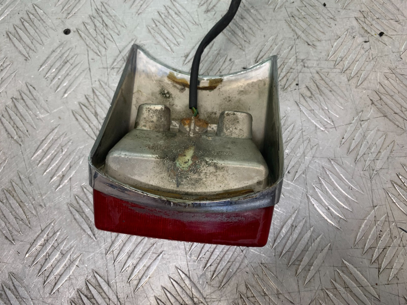 HONDA VT700 VT 700 SHADOW REAR LIGHT  YEAR 1984-85 (CMB1328)
