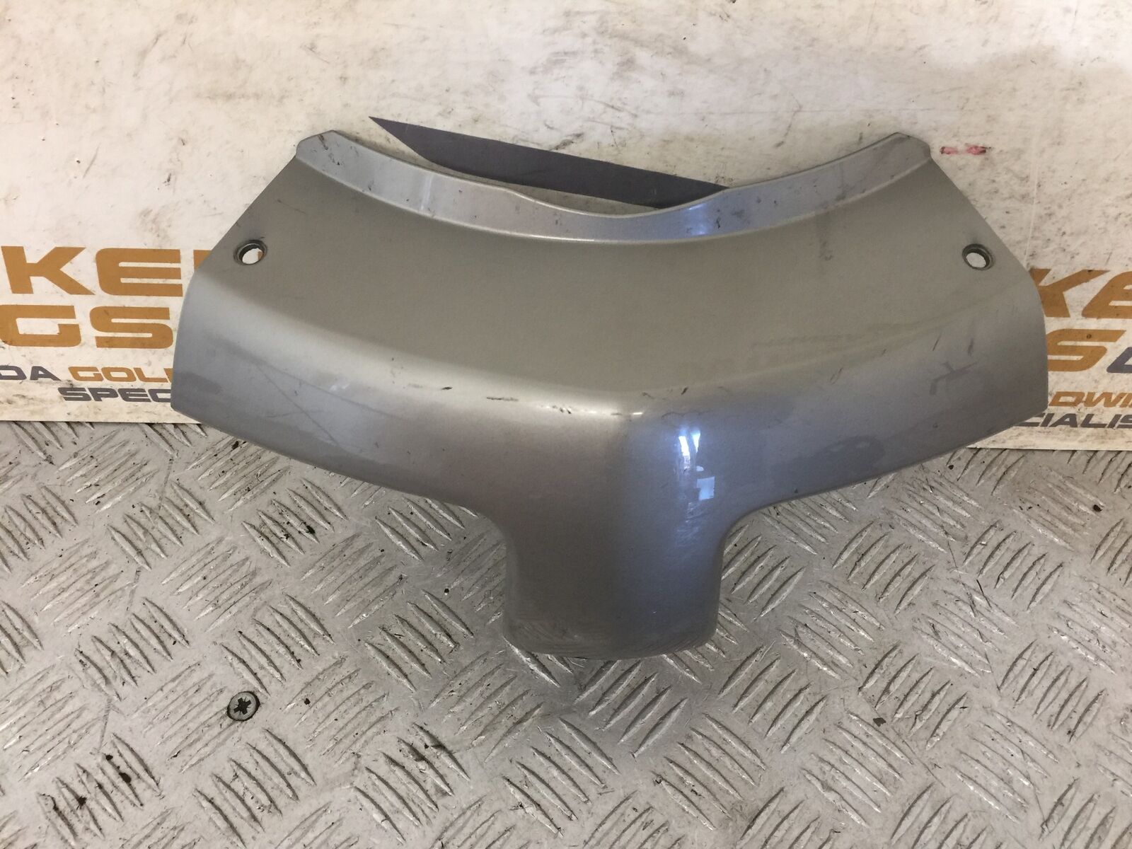 HONDA GL1800 GL 1800 CENTER TOP FAIRING PANEL YEAR 2004-10 ABS (STOCK 890)