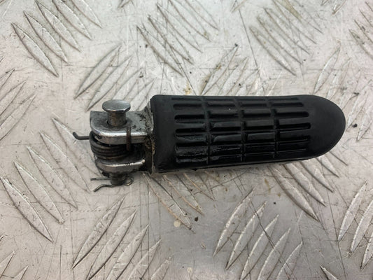 HONDA NTV 600 REVERE FRONT RIGHT FOOT PEG YEAR 1988-1996  (CMB1281)