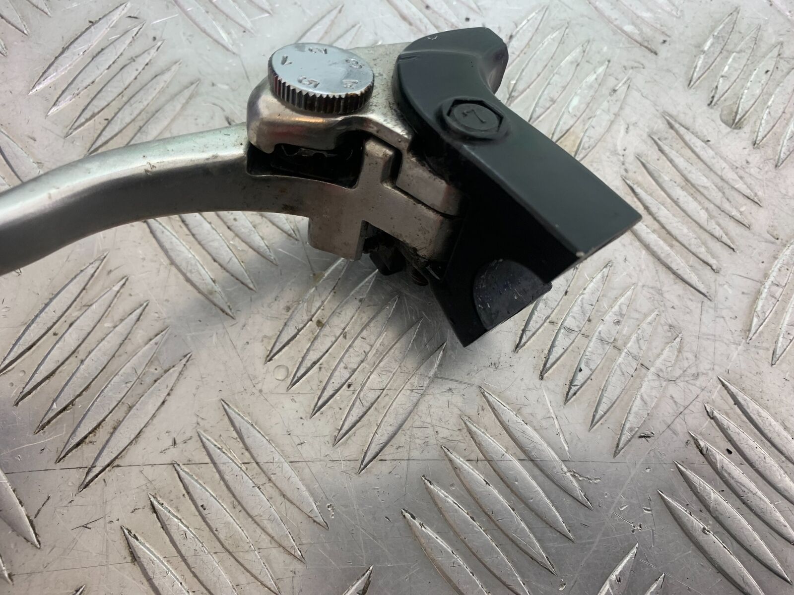 KAWASAKI Z650 ER650 KNFAN CLUTCH LEVER & BRACKET   YEAR 2022-2024 (CMB1112)