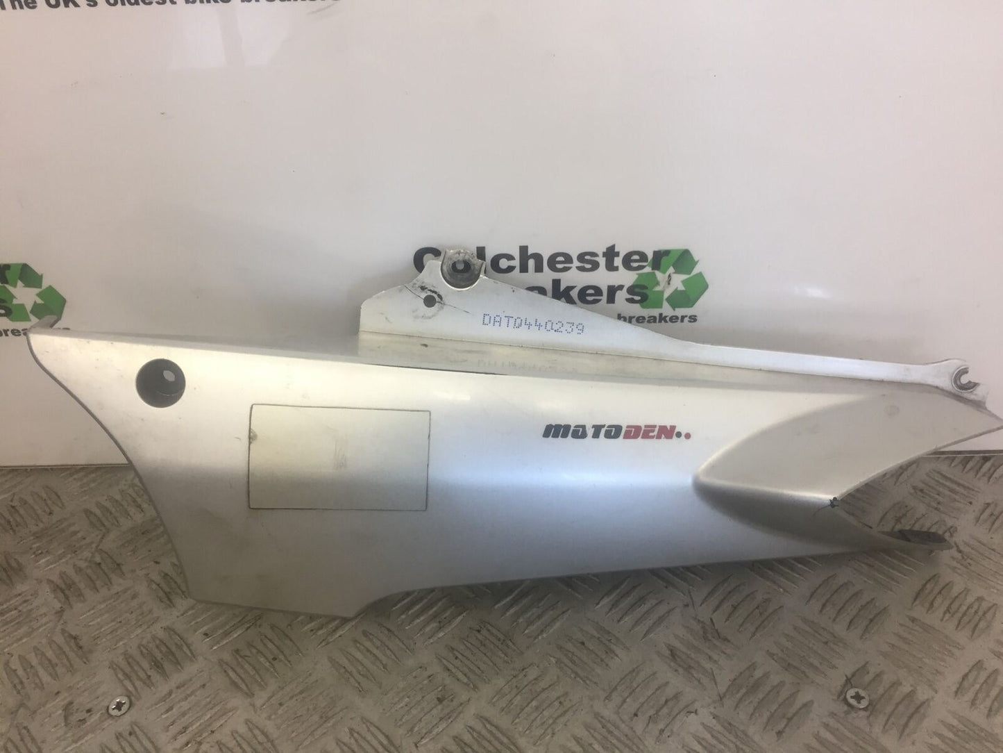 YAMAHA FJR1300 FJR 1300 LEFT SEAT SIDE PANEL  YEAR 2002