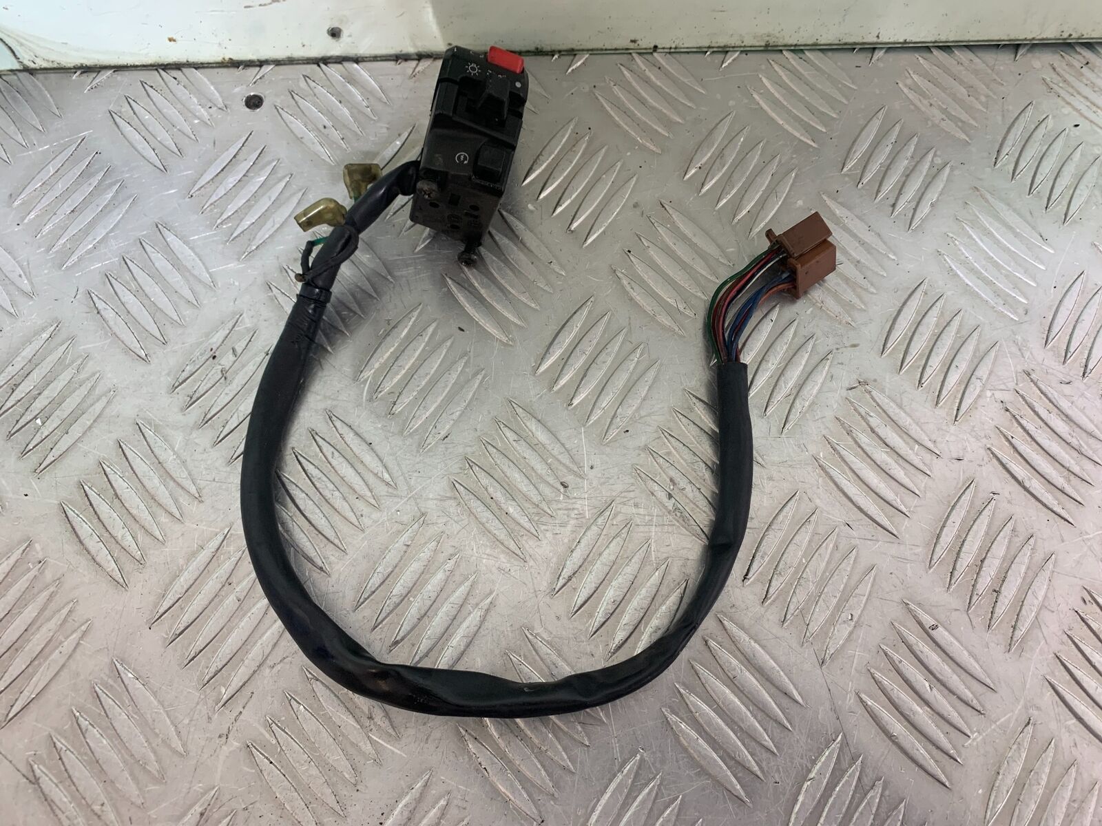 YAMAHA YZF600 YZF 600 THUNDERCAT RIGHT SWITCH GEAR   1996-2003 (CMB1134)