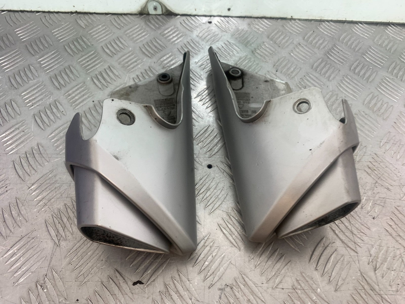 APRILIA SL750 SL 750 SHIVER SILENCER COVERS   YEAR 2008-2016 (CMB1242)