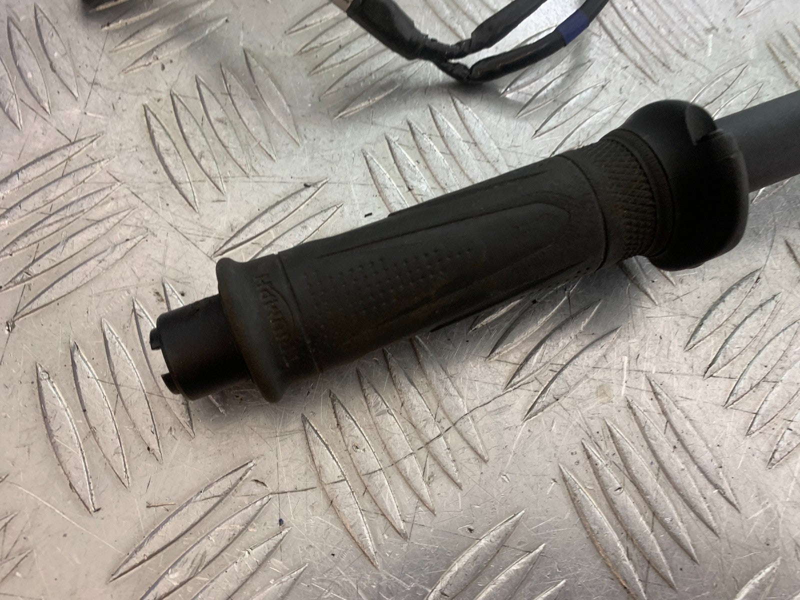 TRIUMPH TRIDENT 660 HANDLEBARS AND 1 X GRIP YEAR 2021-2024 (CMB1295)