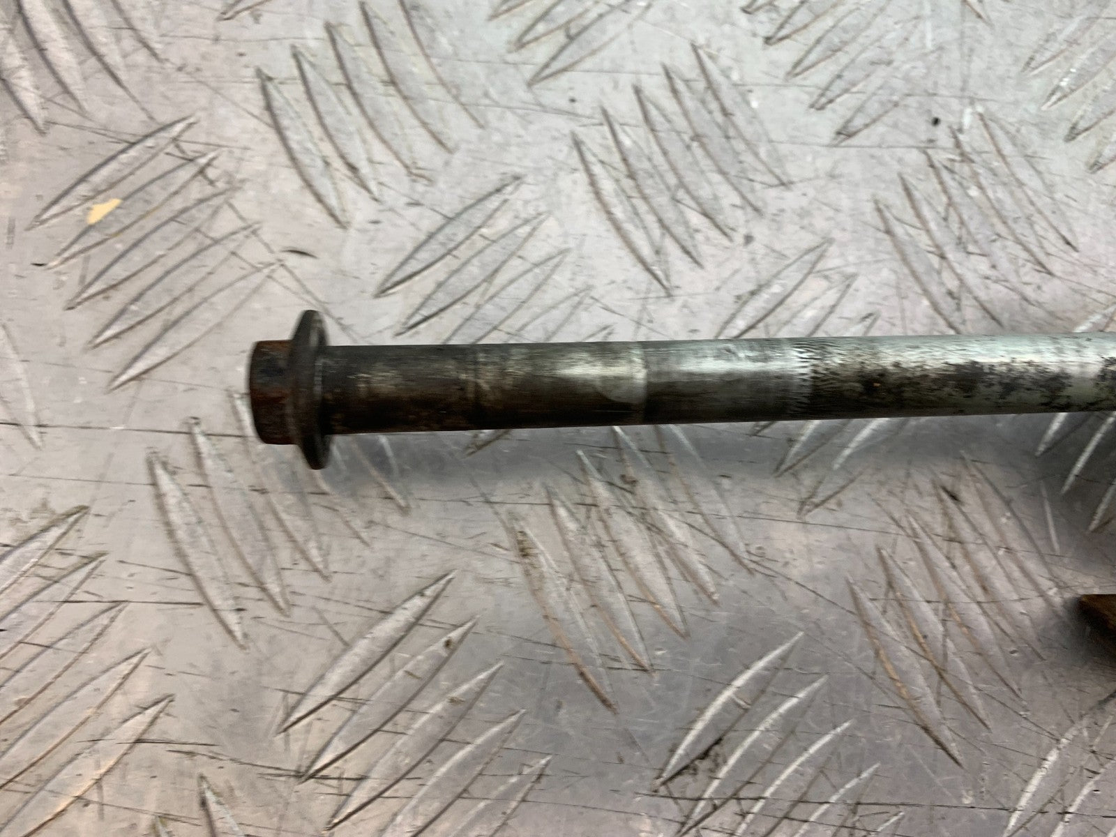 HONDA XL125 VARADERO REAR WHEEL SPINDLE & ADJUSTERS   YEAR 2001-2006  (CMB1304)