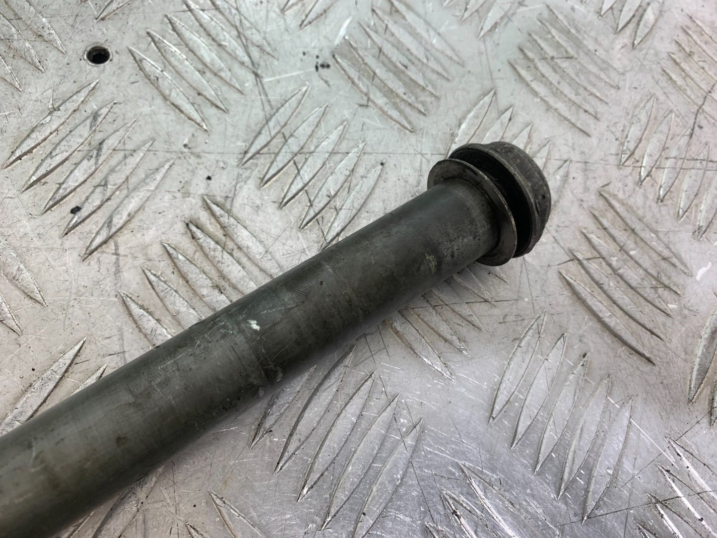 APRILIA RSV1000 RSV 1000 MILLE REAR WHEEL SPINDLE   1998- 2003 (CMB1184)