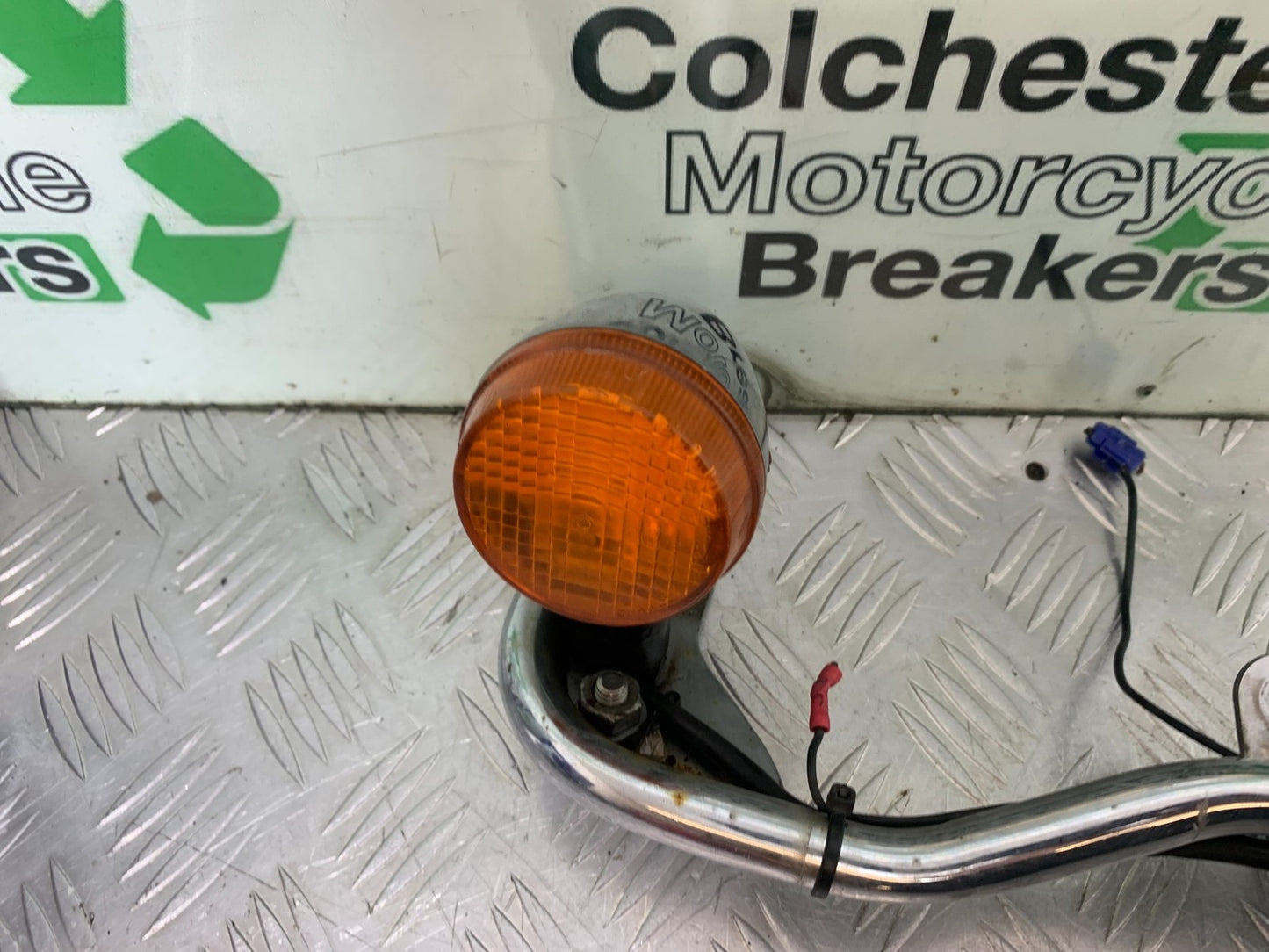 HONDA VT750 SHADOW FRONT INDICATORS AND BRACKET  YEAR 2003-2004 (CMB1265)
