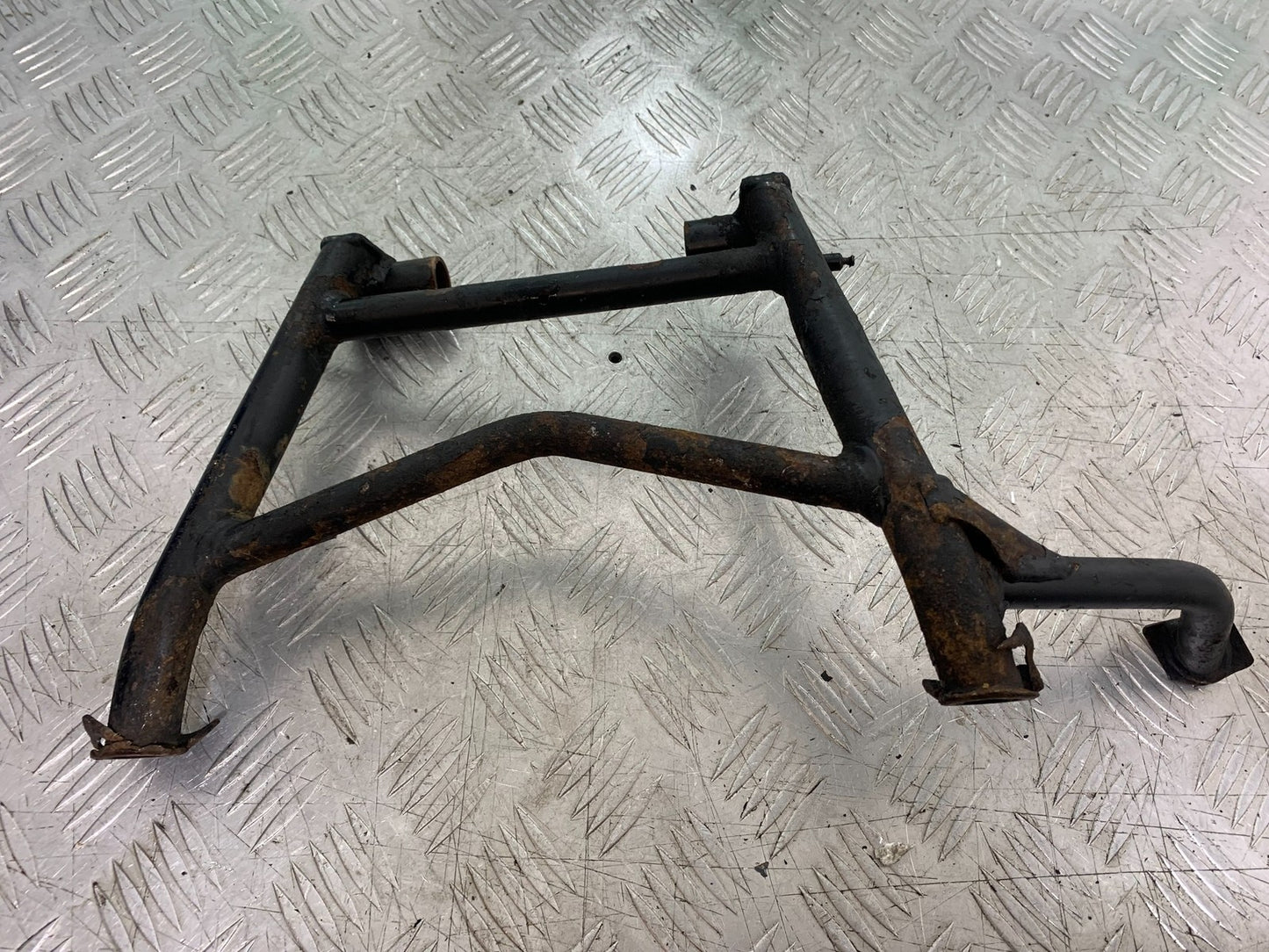 TRIUMPH TROPHY 900 CENTER STAND  YEAR 1991-95 (CMB1251)