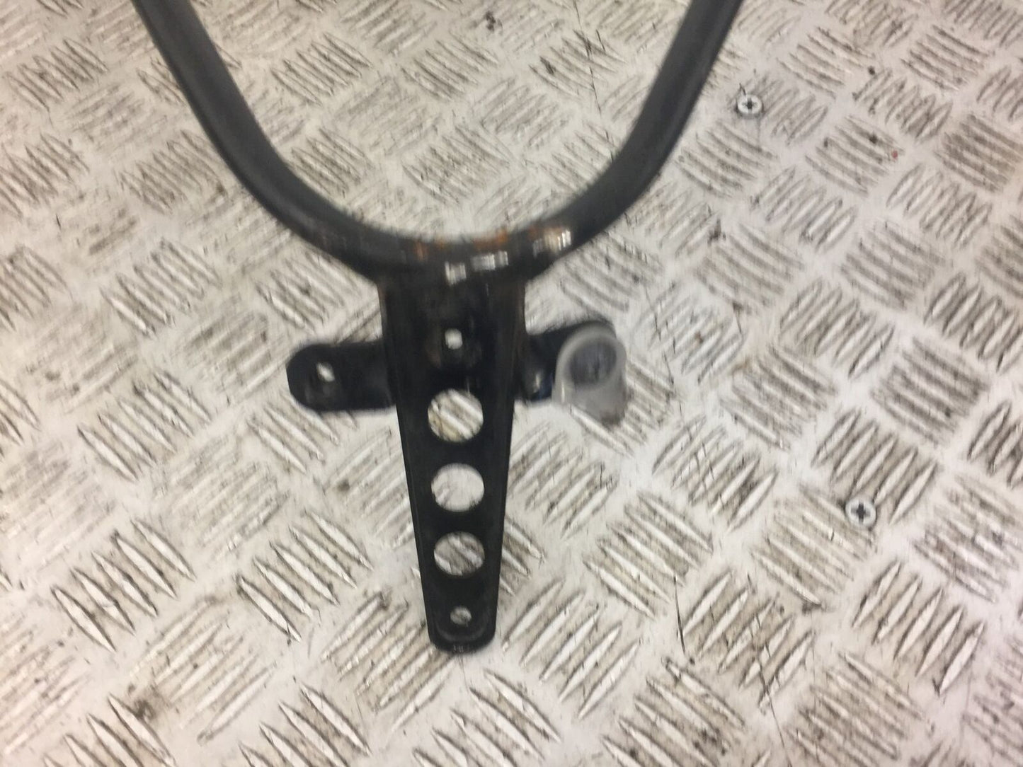 SUZUKI 650 BURGMAN FRONT BRACKET  YEAR 2006-2012 (STOCK 471)