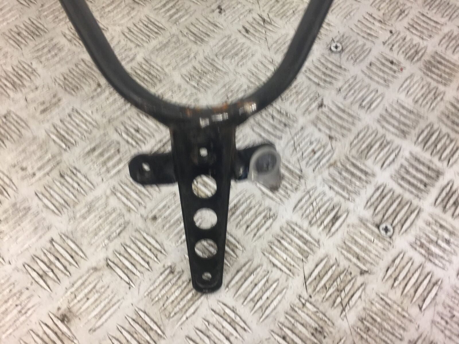 SUZUKI 650 BURGMAN FRONT BRACKET  YEAR 2006-2012 (STOCK 471)