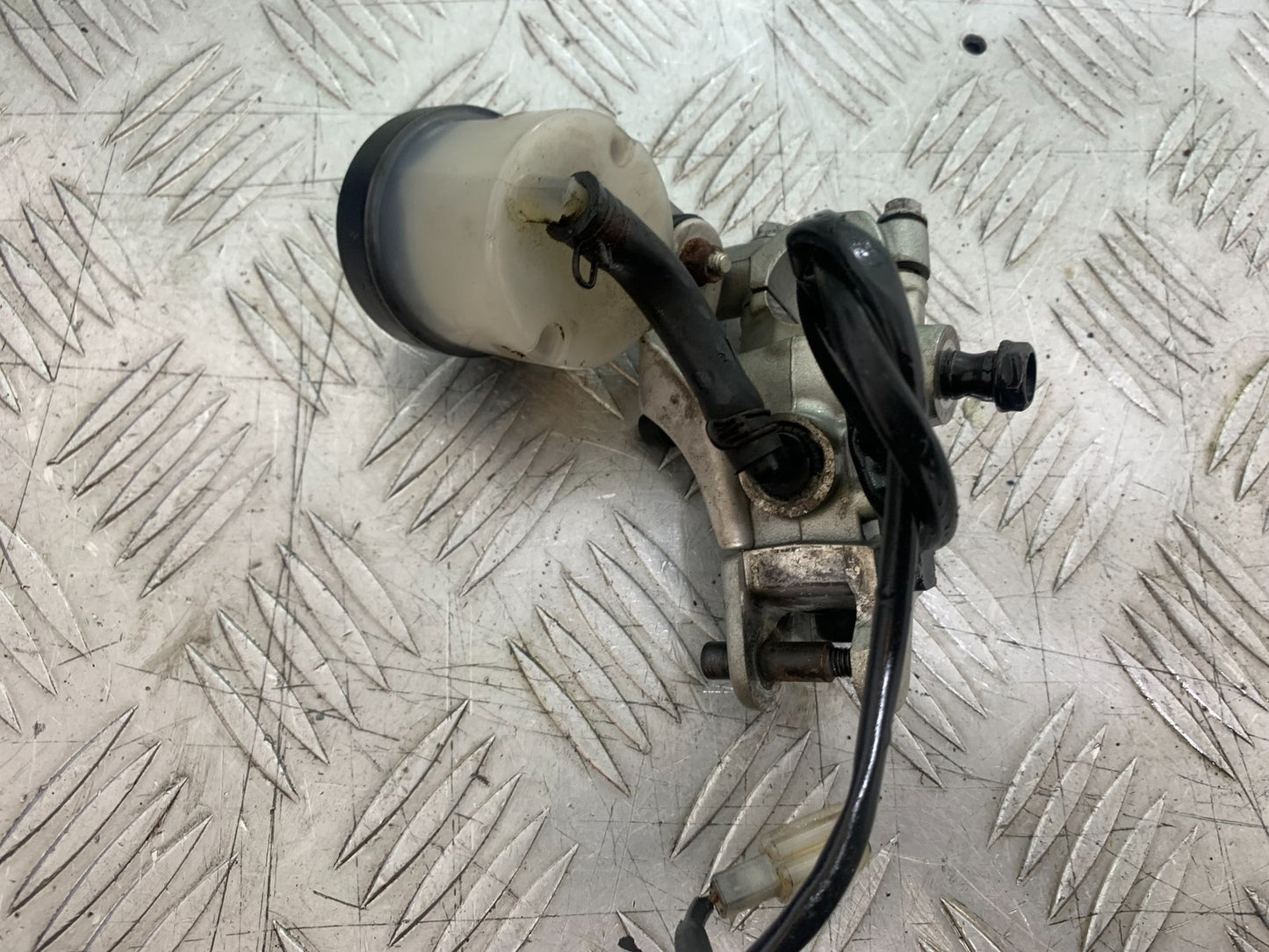 KTM 990 SUPER DUKE CLUTCH MASTER CYLINDER YEAR 2007-2011  (CMB1207)