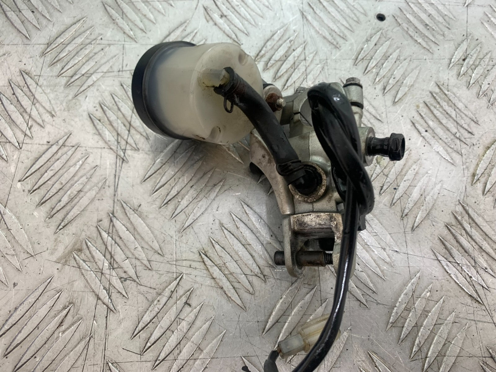 KTM 990 SUPER DUKE CLUTCH MASTER CYLINDER YEAR 2007-2011  (CMB1207)