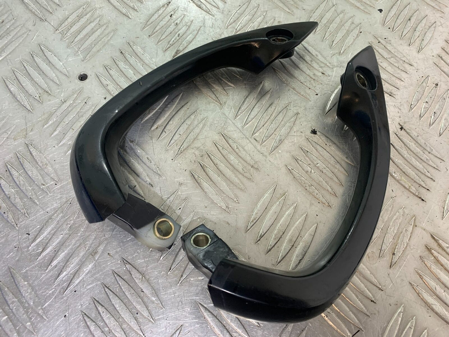 KAWASAKI Z750 ZR750 ZR-7S GRAB RAILS   YEAR 1999-05 (CMB1135)
