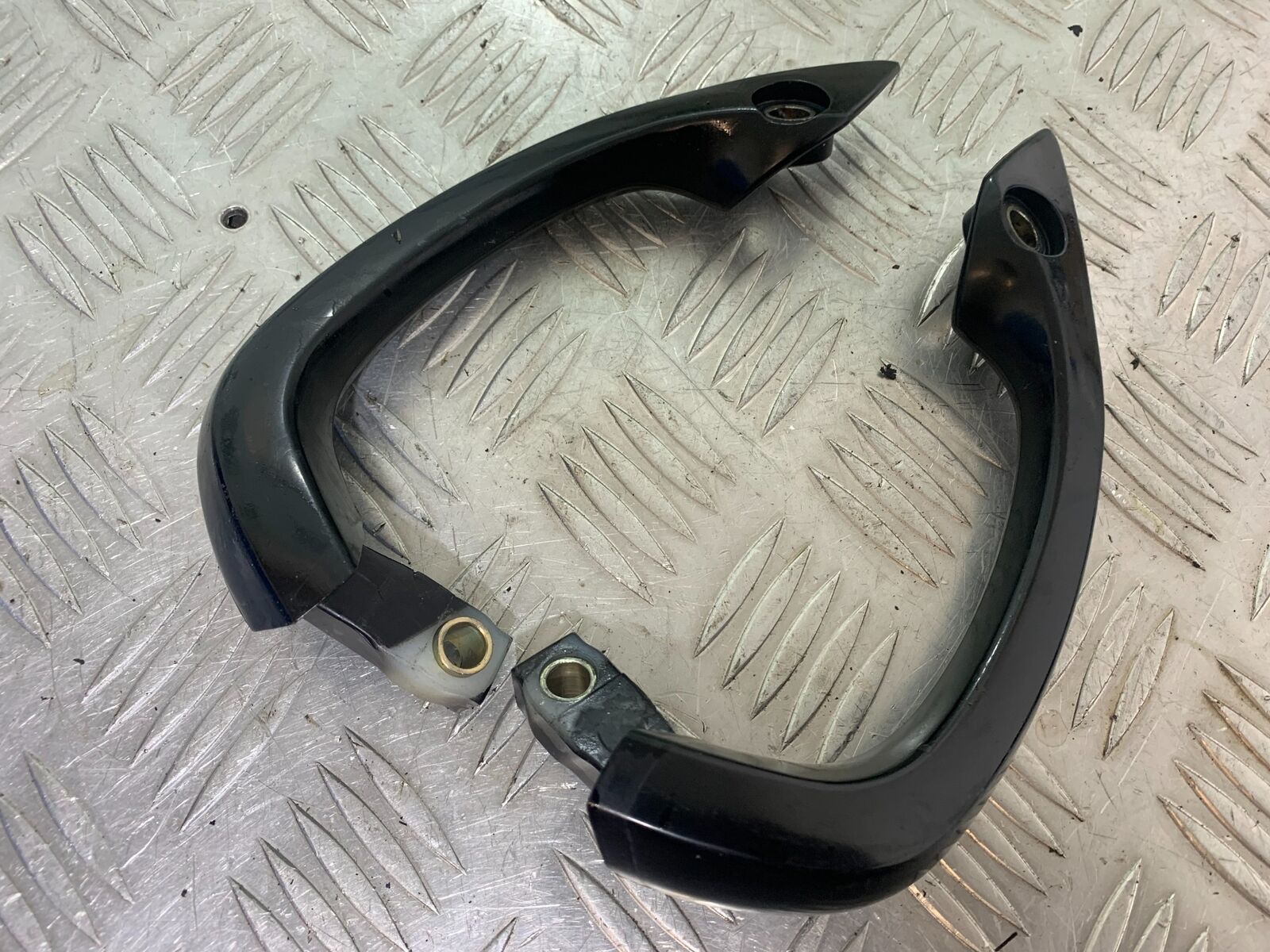 KAWASAKI Z750 ZR750 ZR-7S GRAB RAILS   YEAR 1999-05 (CMB1135)