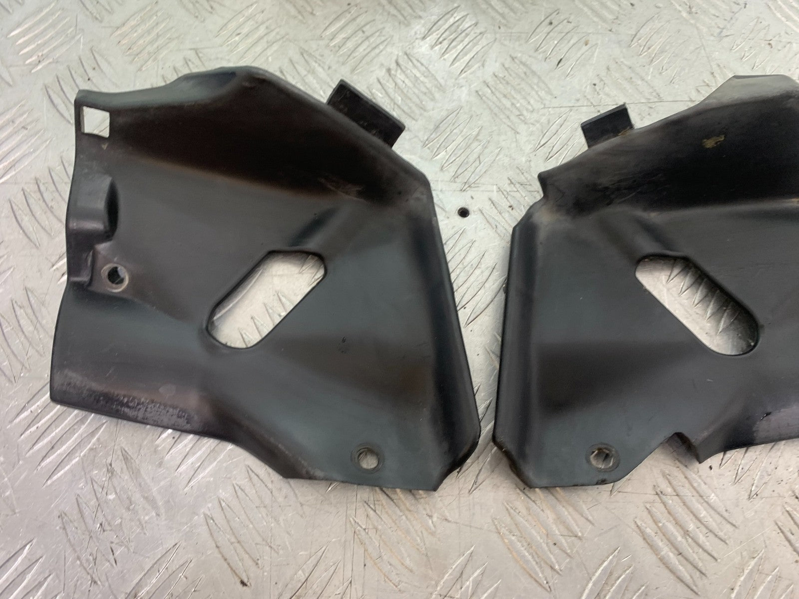 TRIUMPH TROPHY 900 LEFT AND RIGHT INNER INFILLS   YEAR 1991-95 (CMB1251)