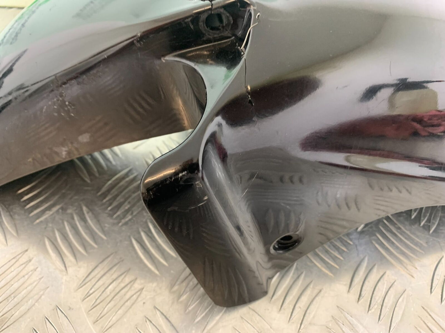 HONDA CBR1100 BLACKBIRD FRONT MUDGUARD (CRACKED) YEAR 1996-1998 (CMB1017)