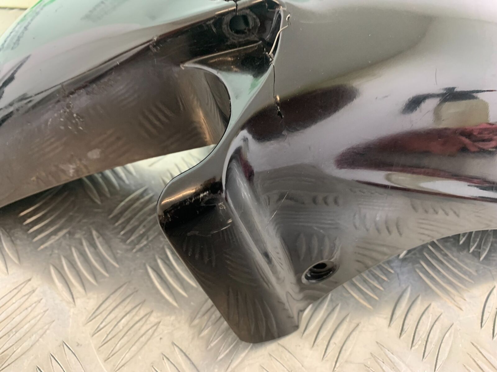 HONDA CBR1100 BLACKBIRD FRONT MUDGUARD (CRACKED) YEAR 1996-1998 (CMB1017)
